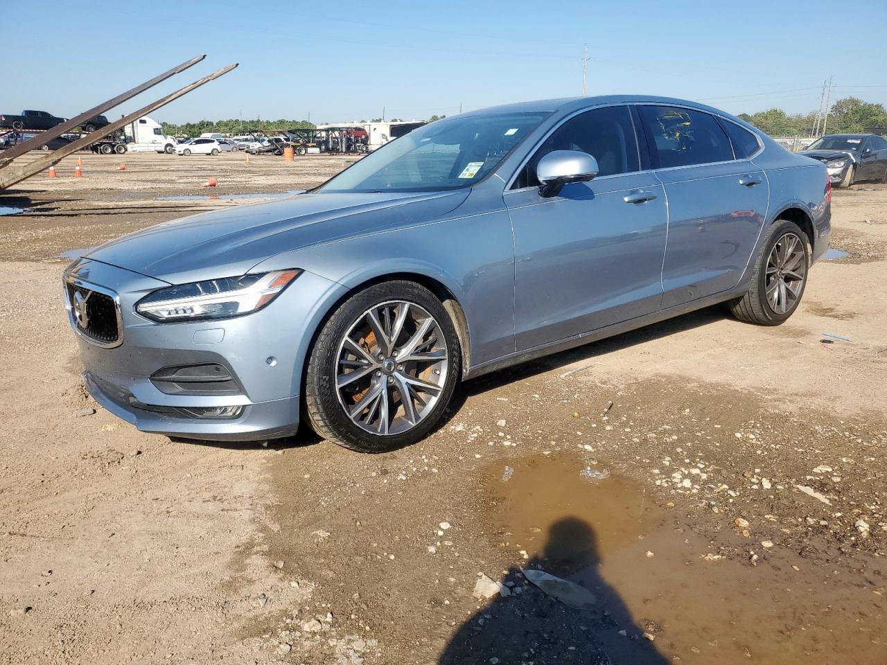 2018 Volvo S90 T6 Momentum