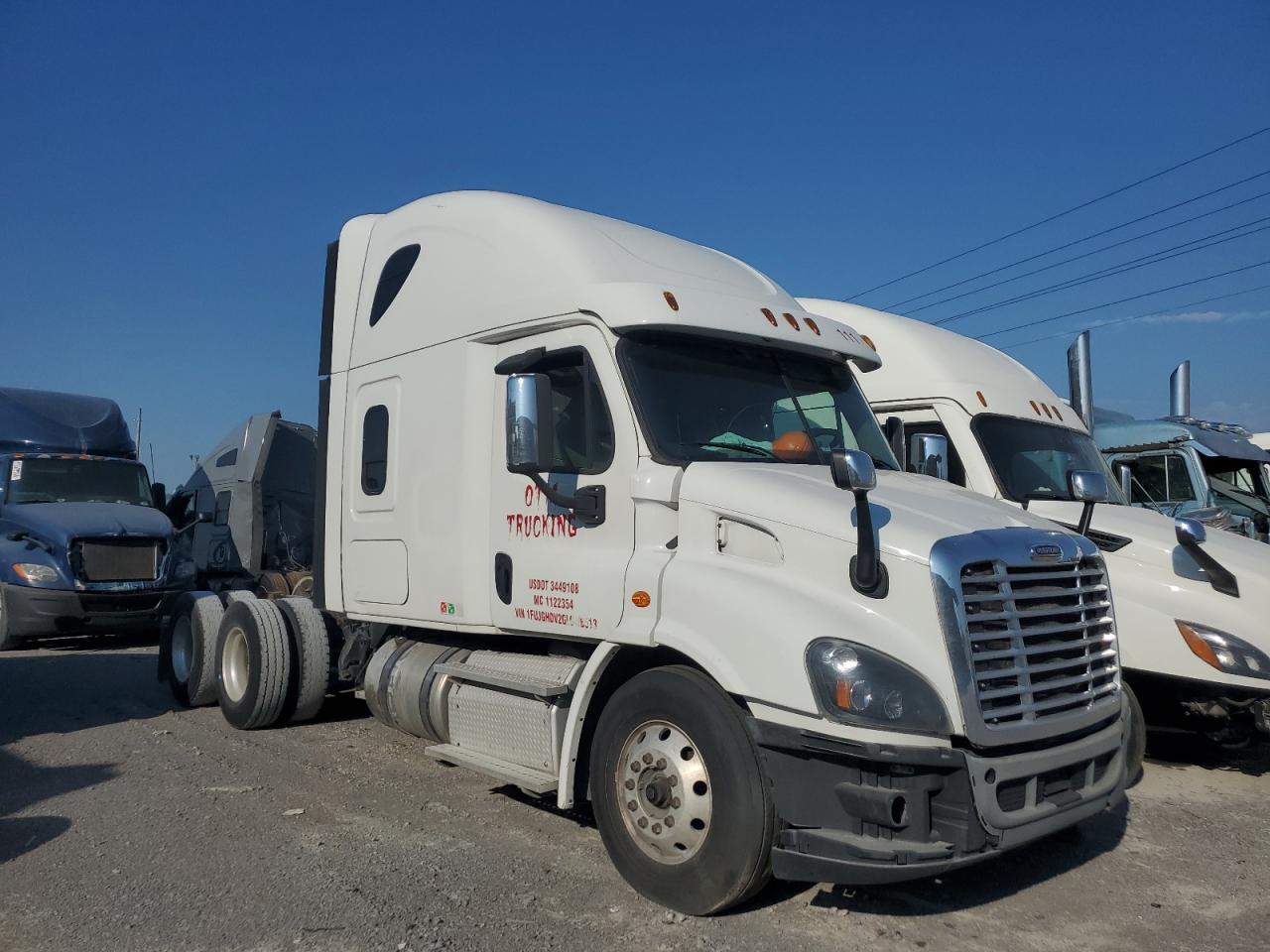2016 Freightliner Cascadia 1