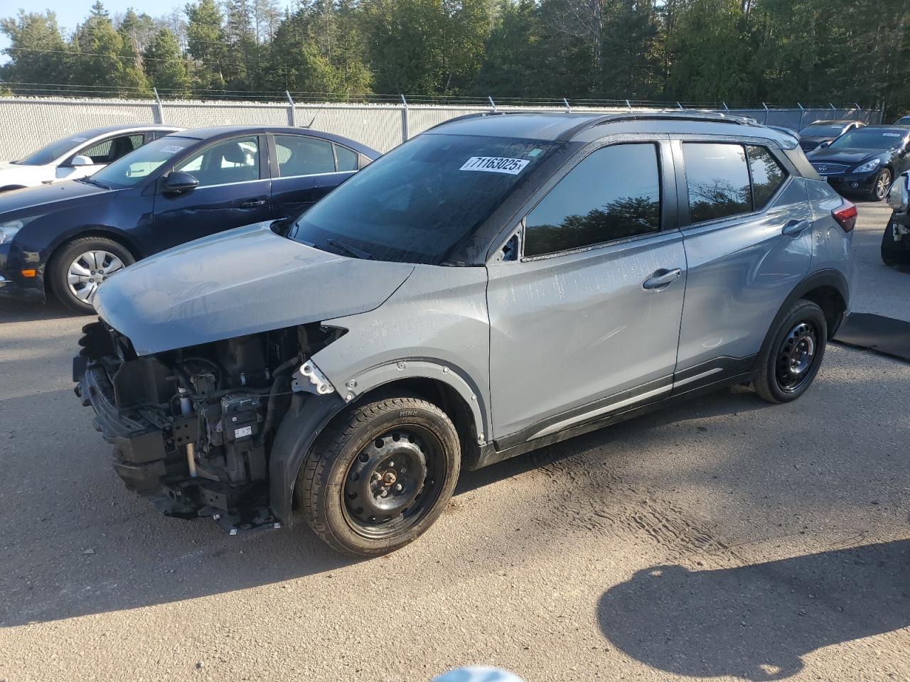 2021 Nissan Kicks sr SR