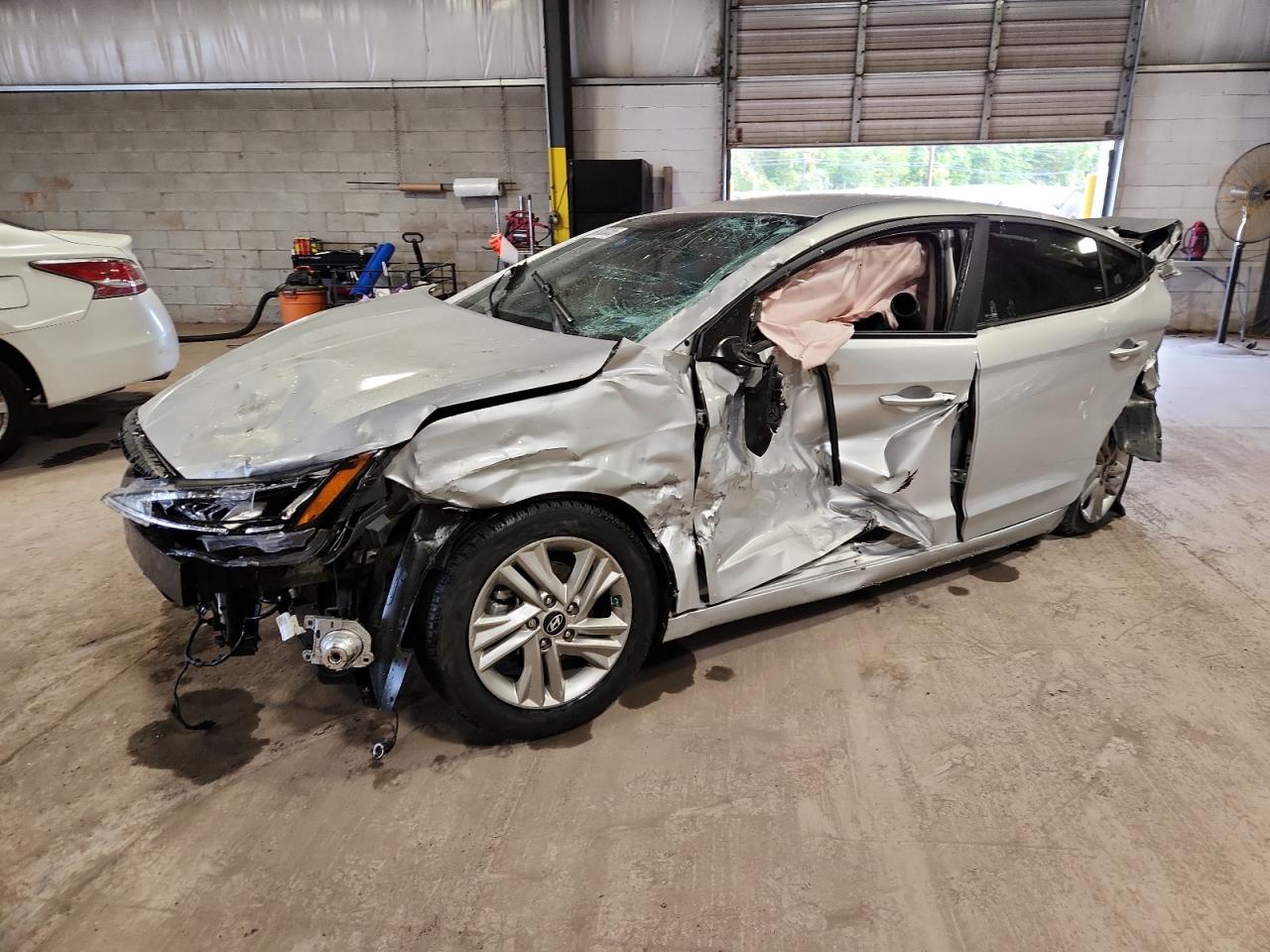 2019 Hyundai Elantra se SEL