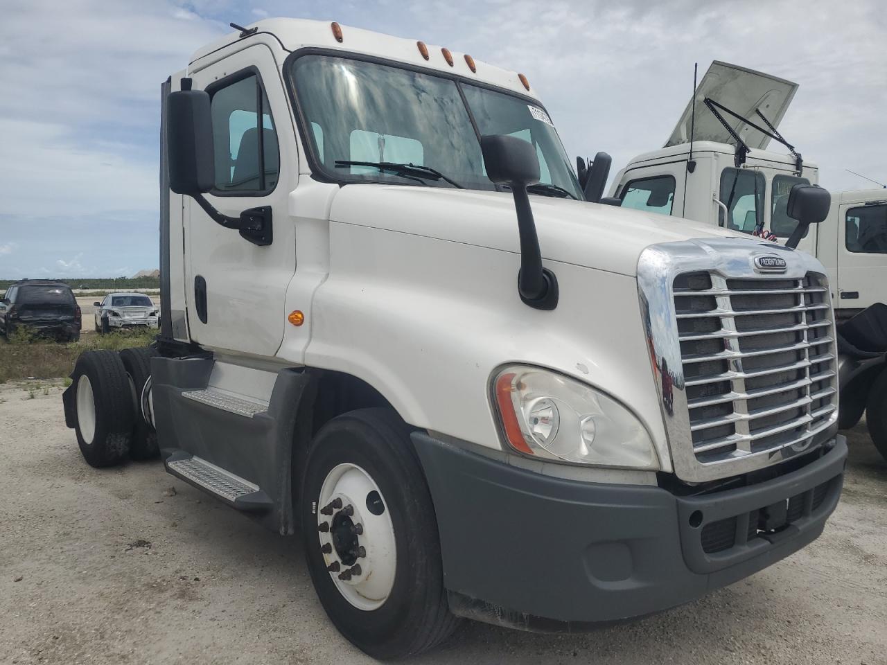 2016 Freightliner Cascadia 1