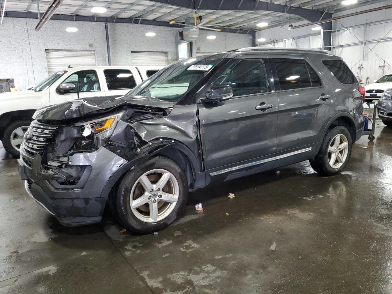 2016 Ford Explorer x XLT