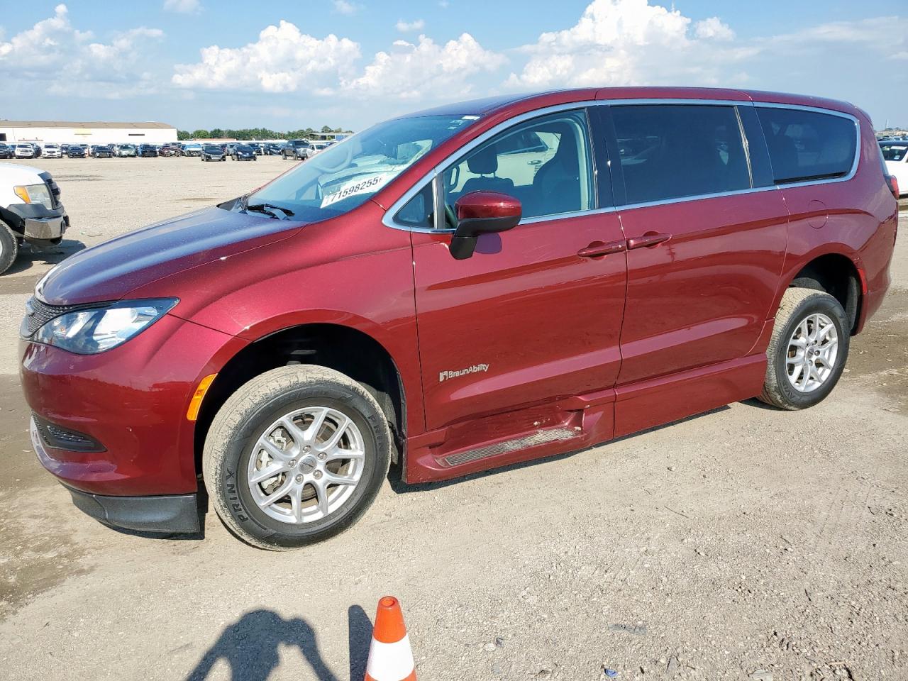 2022 Chrysler Voyager Lx