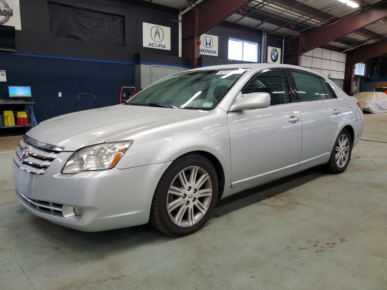 2005 Toyota Avalon xl XL
