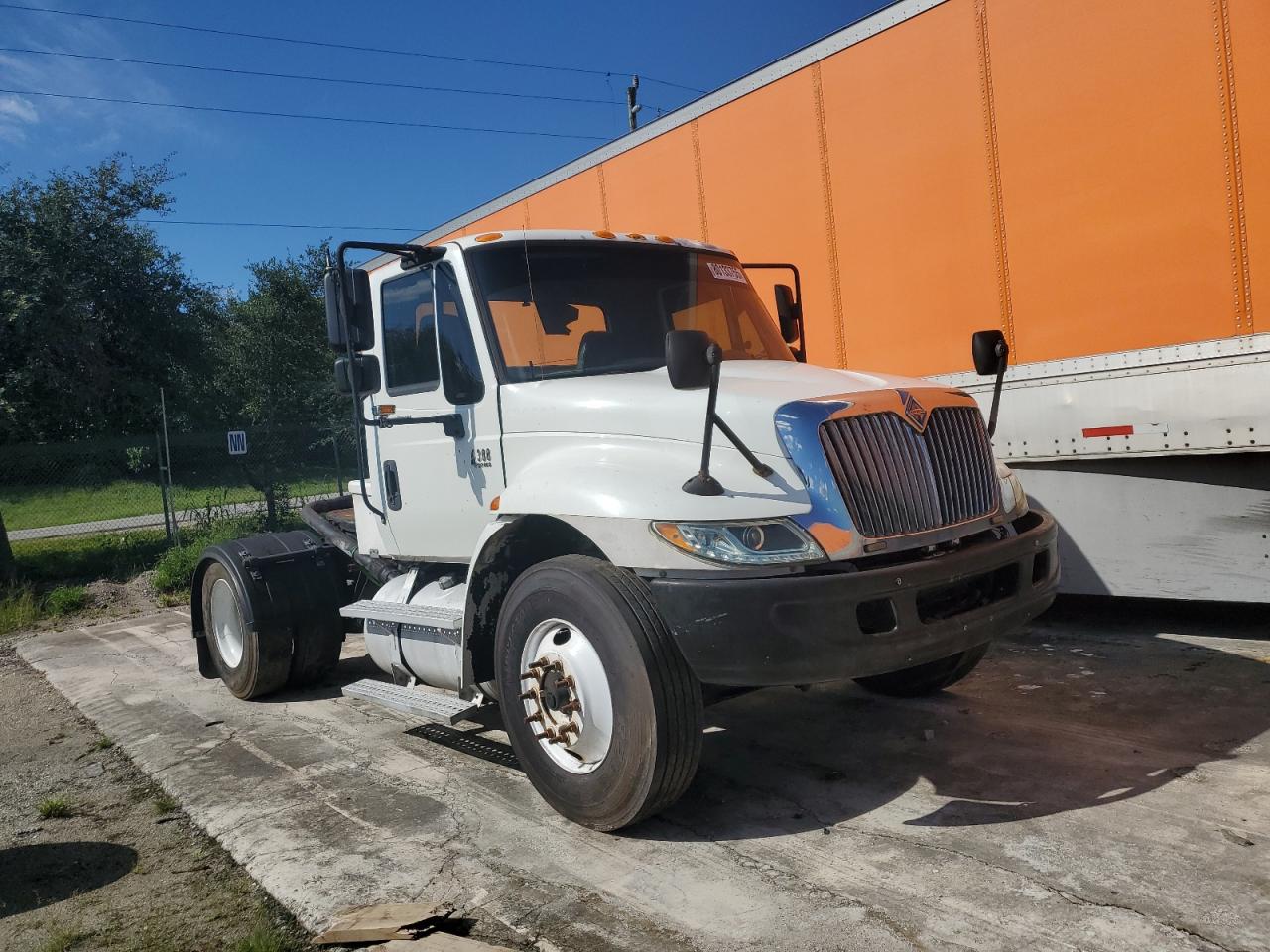 2006 International 4300 Semi Truck