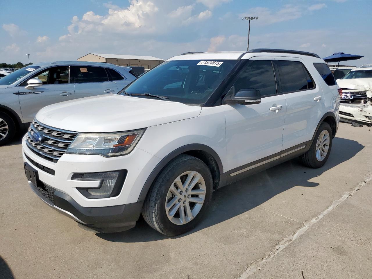 2017 Ford Explorer x XLT