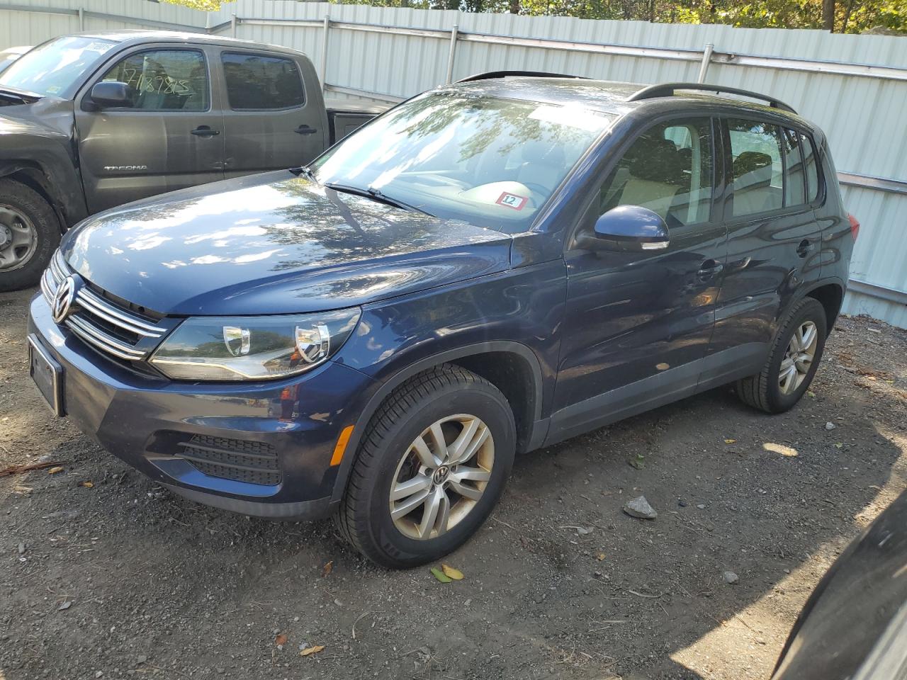 2016 Volkswagen Tiguan s S