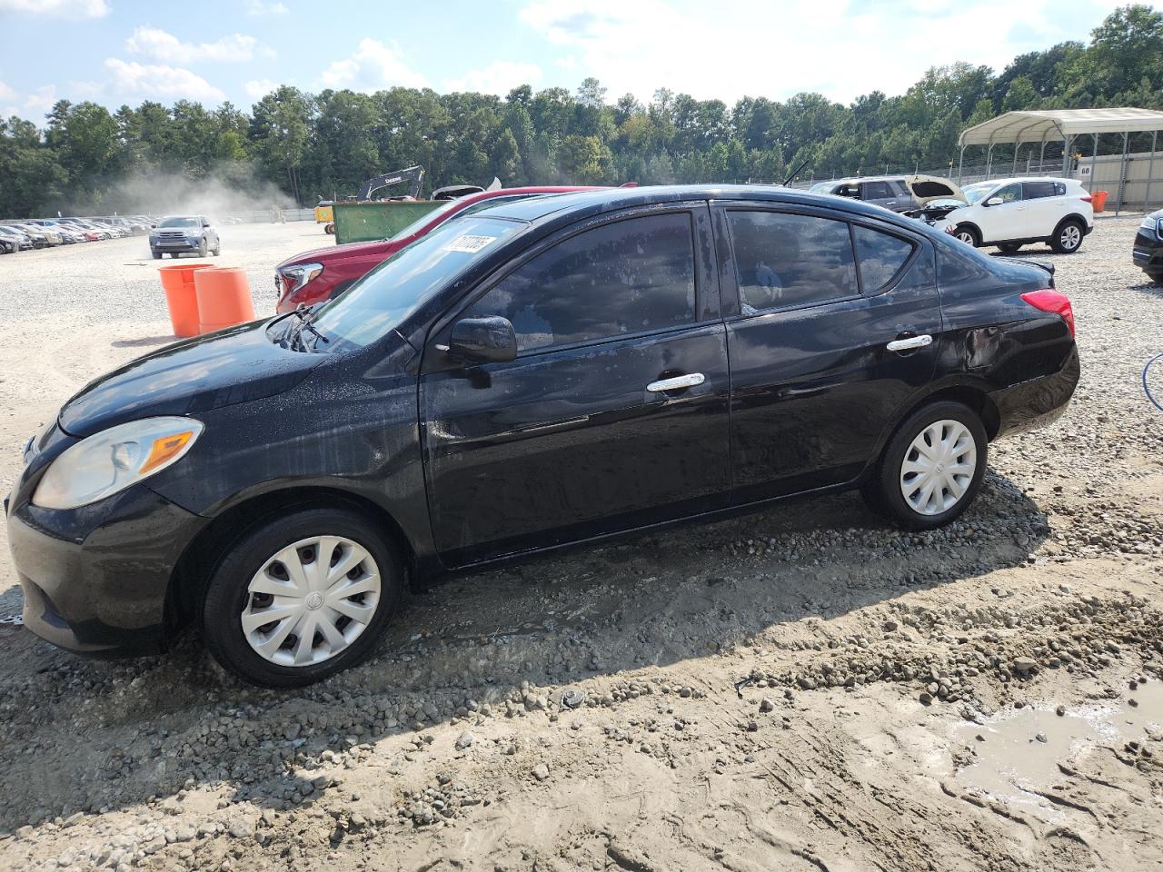2012 Nissan Versa s S