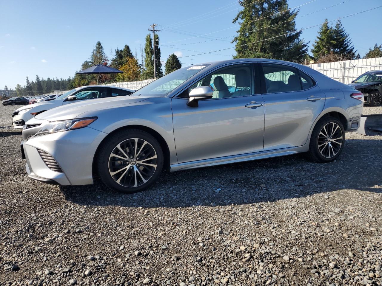 2020 Toyota Camry se SE