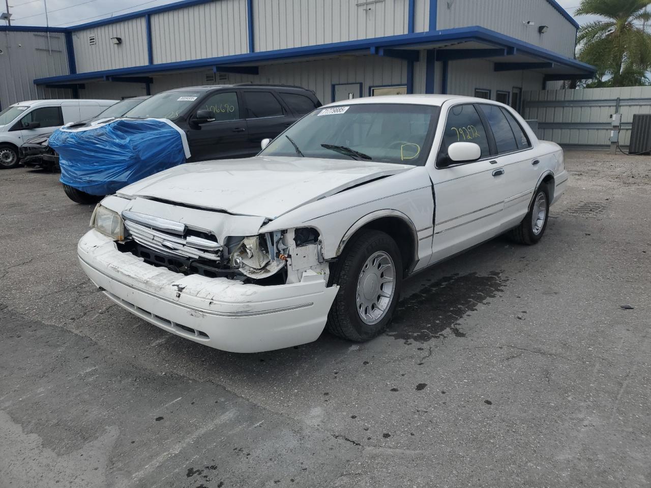 2000 Ford Crown vict LX