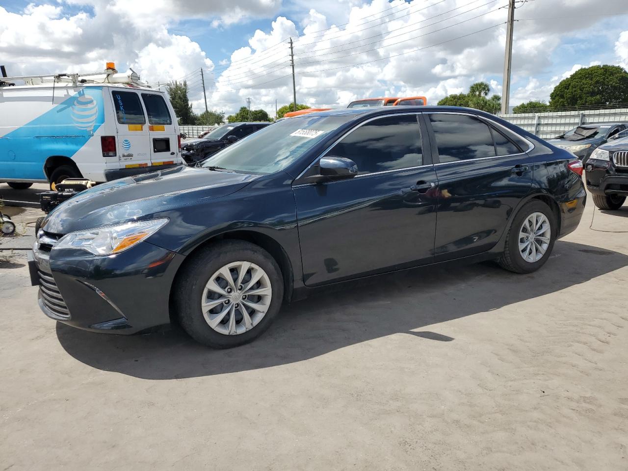 2016 Toyota Camry le LE
