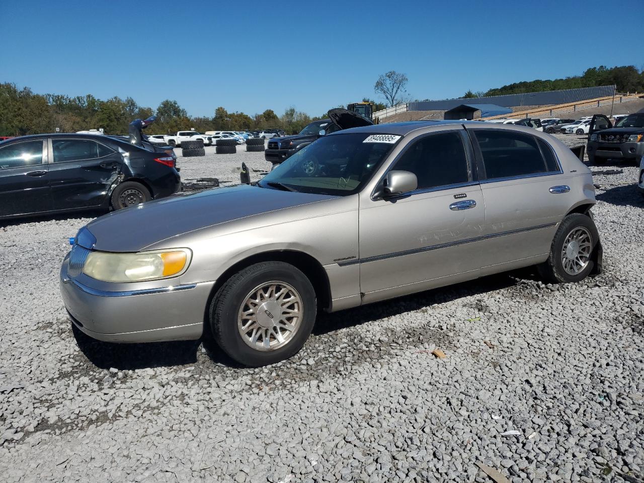2002 Lincoln Town Car