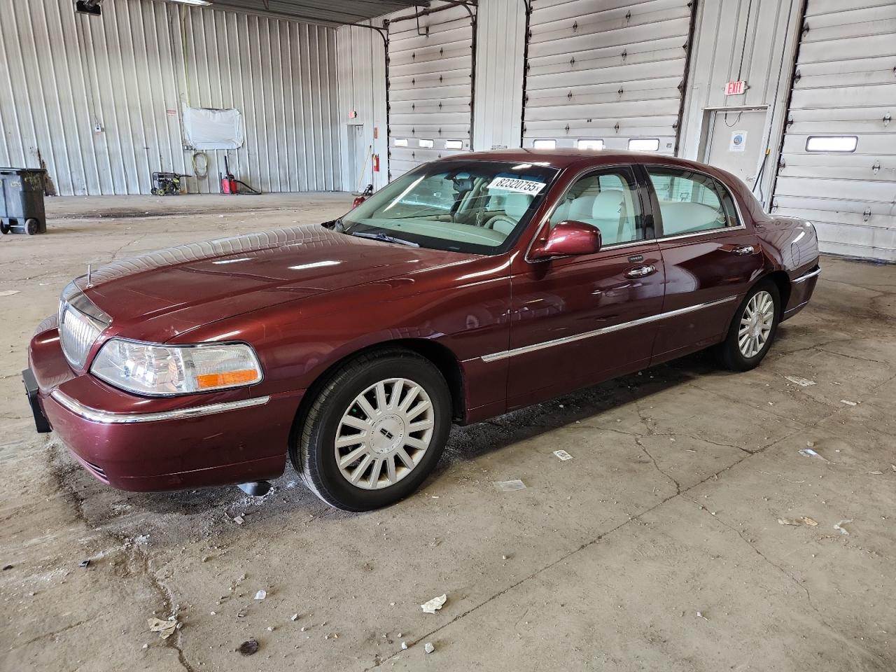 2003 Lincoln Town Car