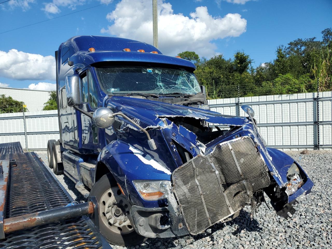 2013 Peterbilt 587