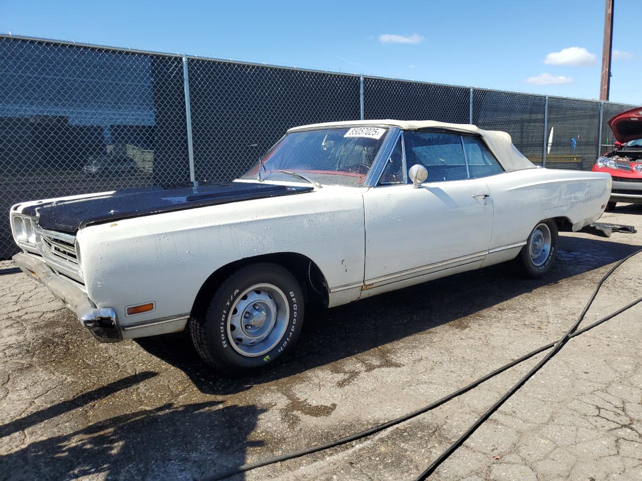 Plymouth Caravelle