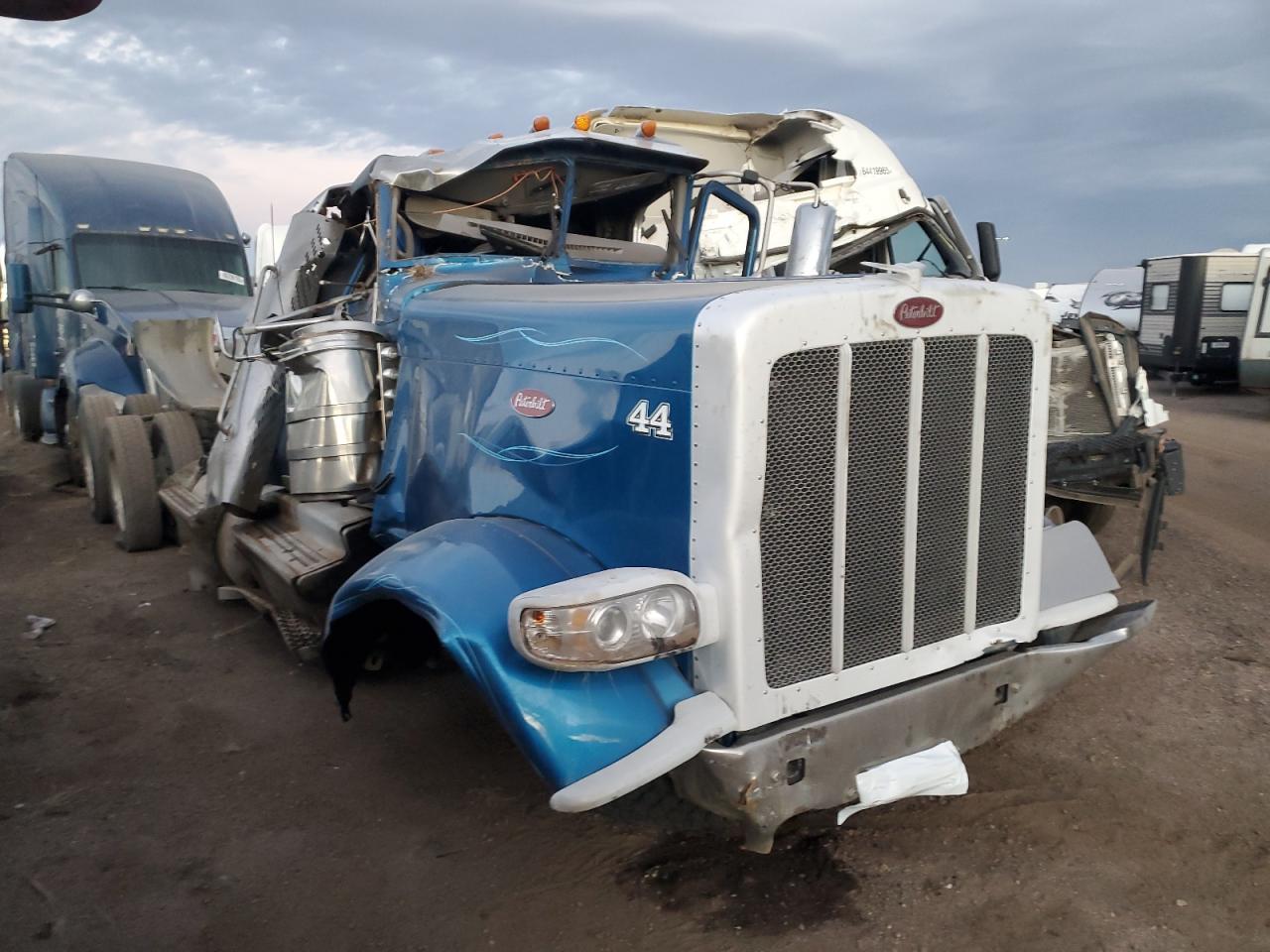 2023 Peterbilt 389
