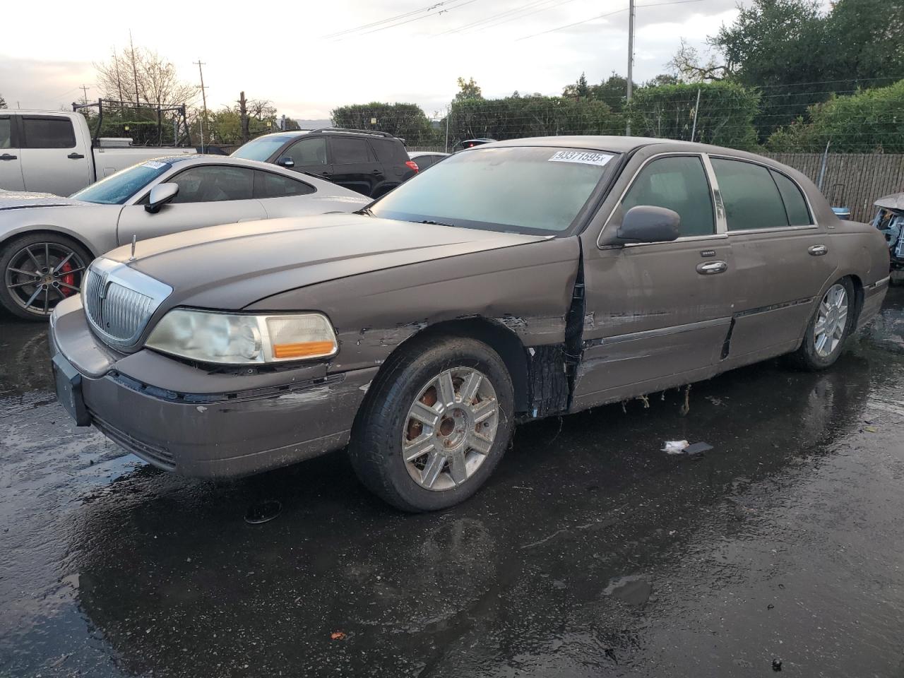 2007 Lincoln Town Car
