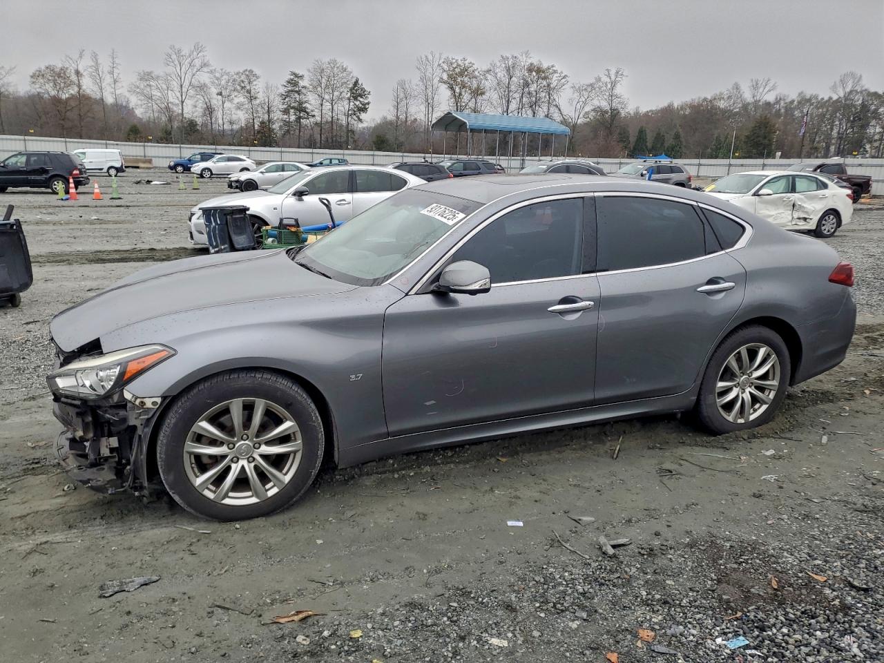 2017 Infiniti Q70