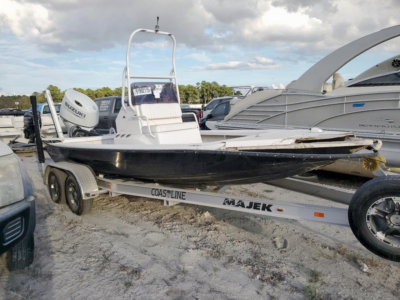 Majek Boat