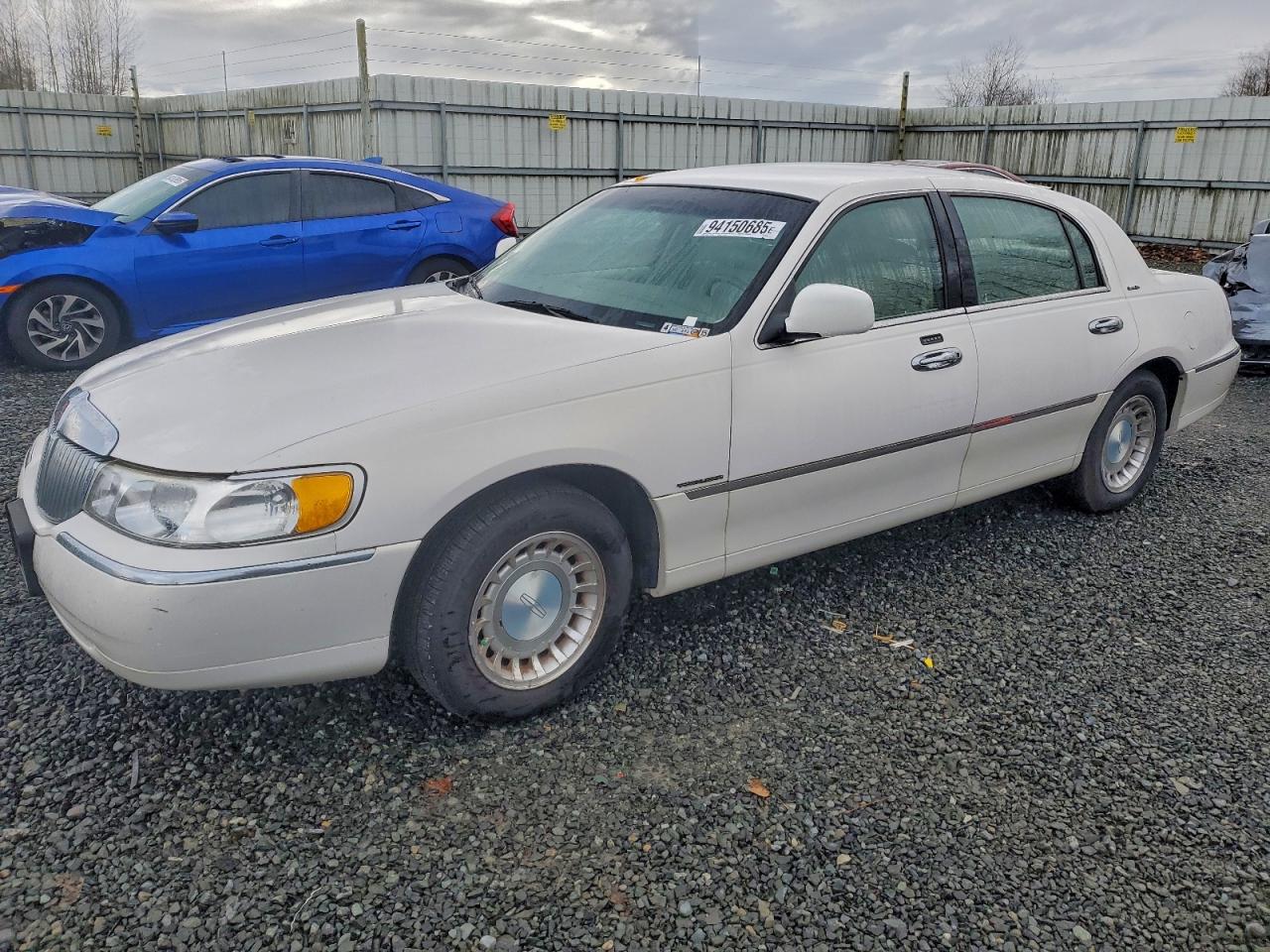 2000 Lincoln Town Car