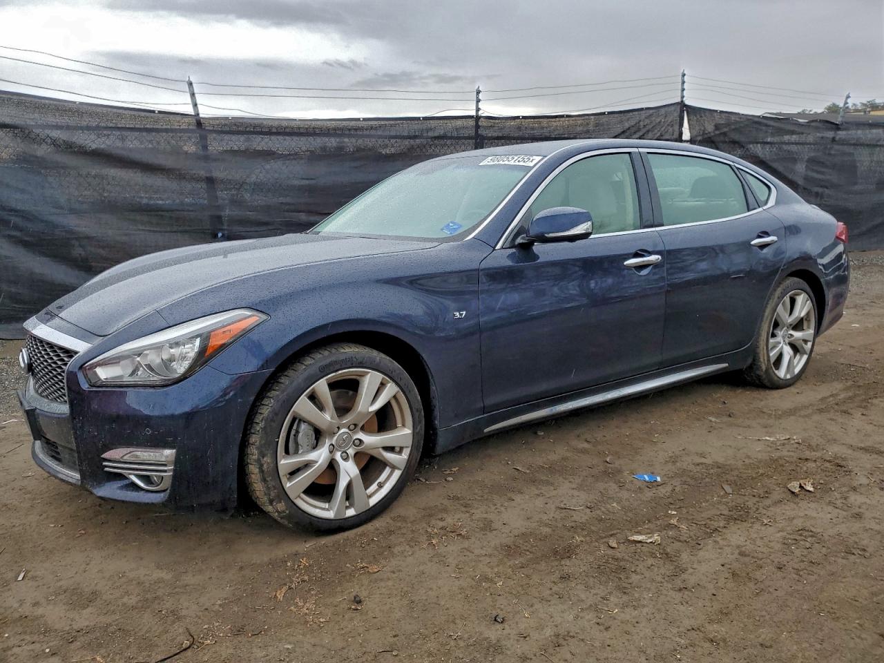 2015 Infiniti Q70