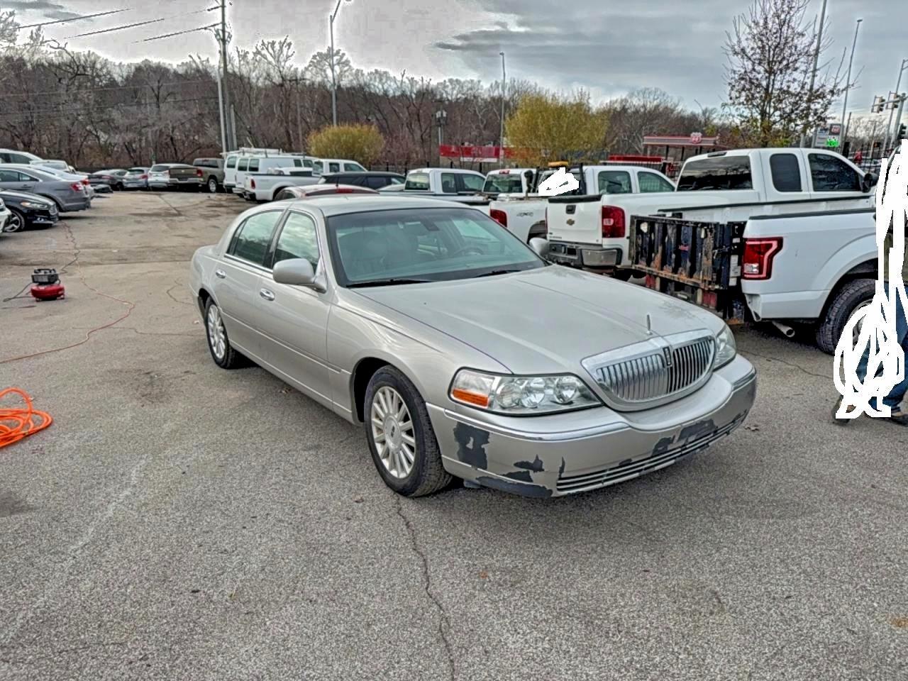 2003 Lincoln Town Car