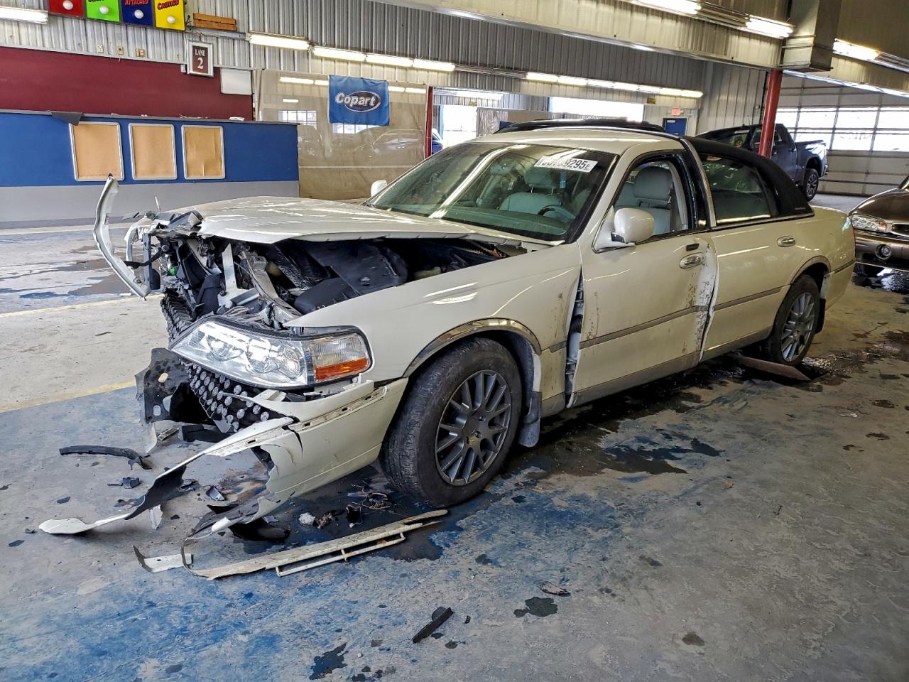 2004 Lincoln Town Car
