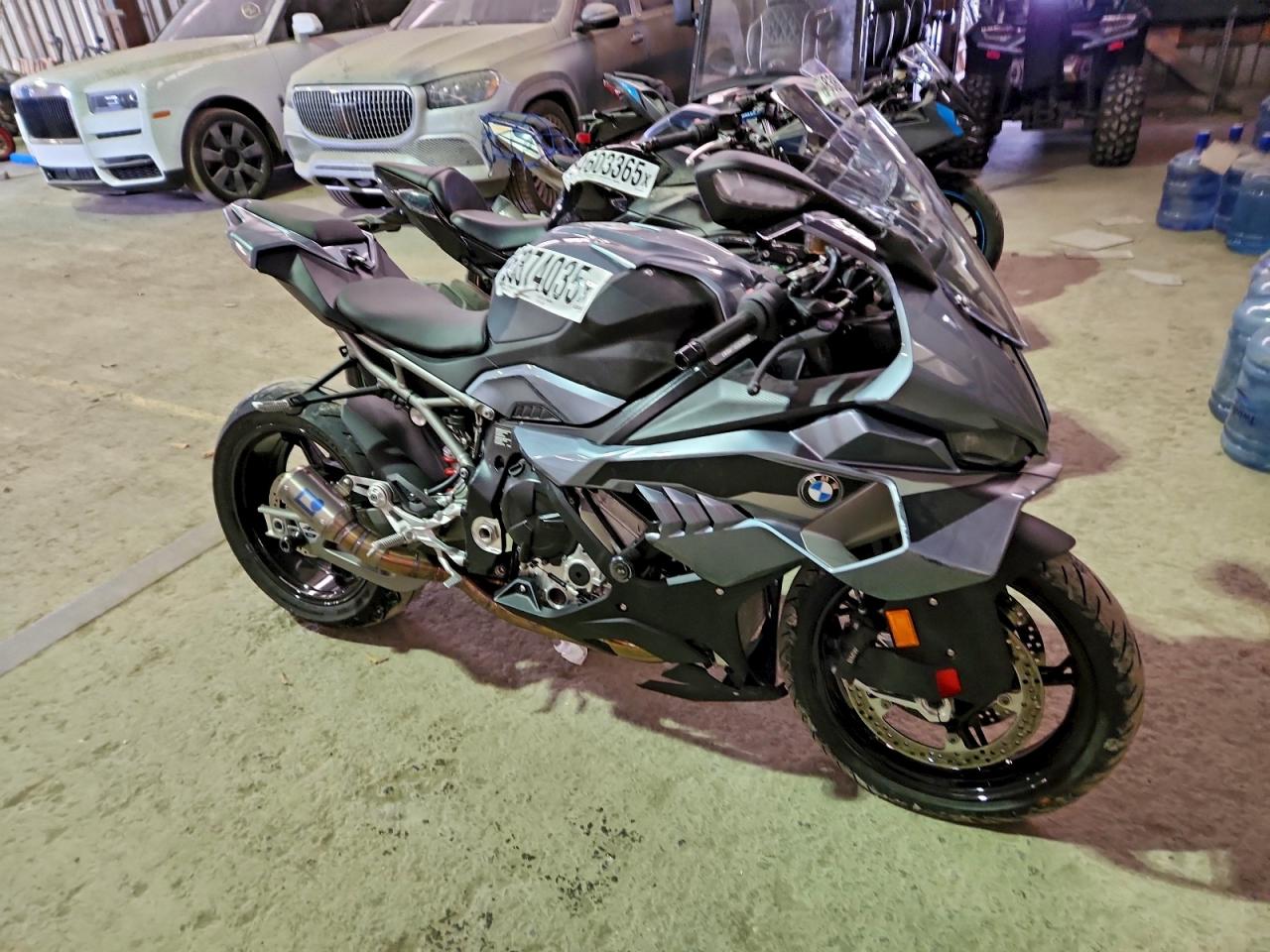 2025 BMW S 1000