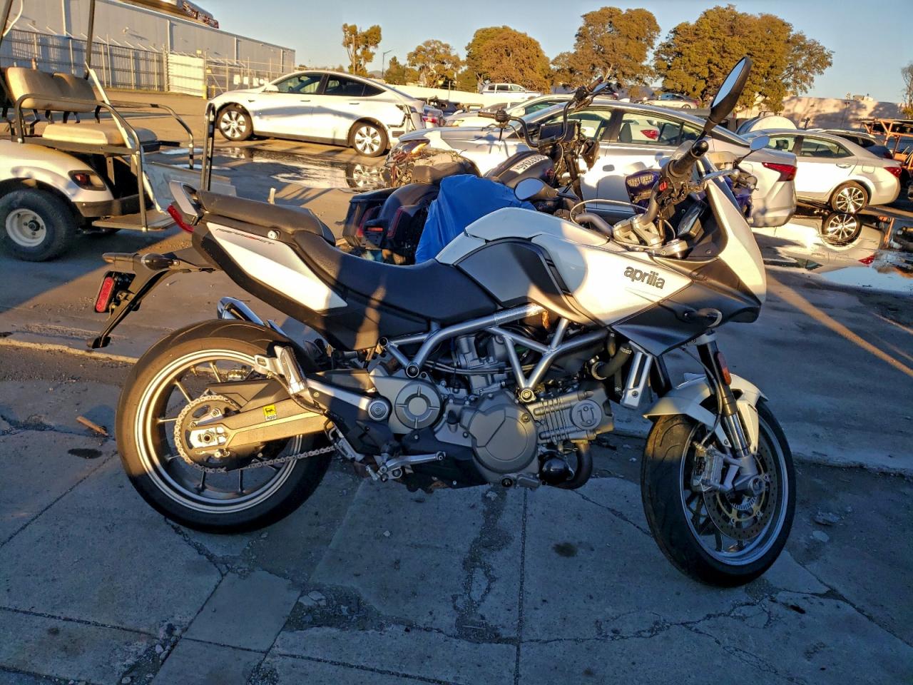 2011 Aprilia MANA 850