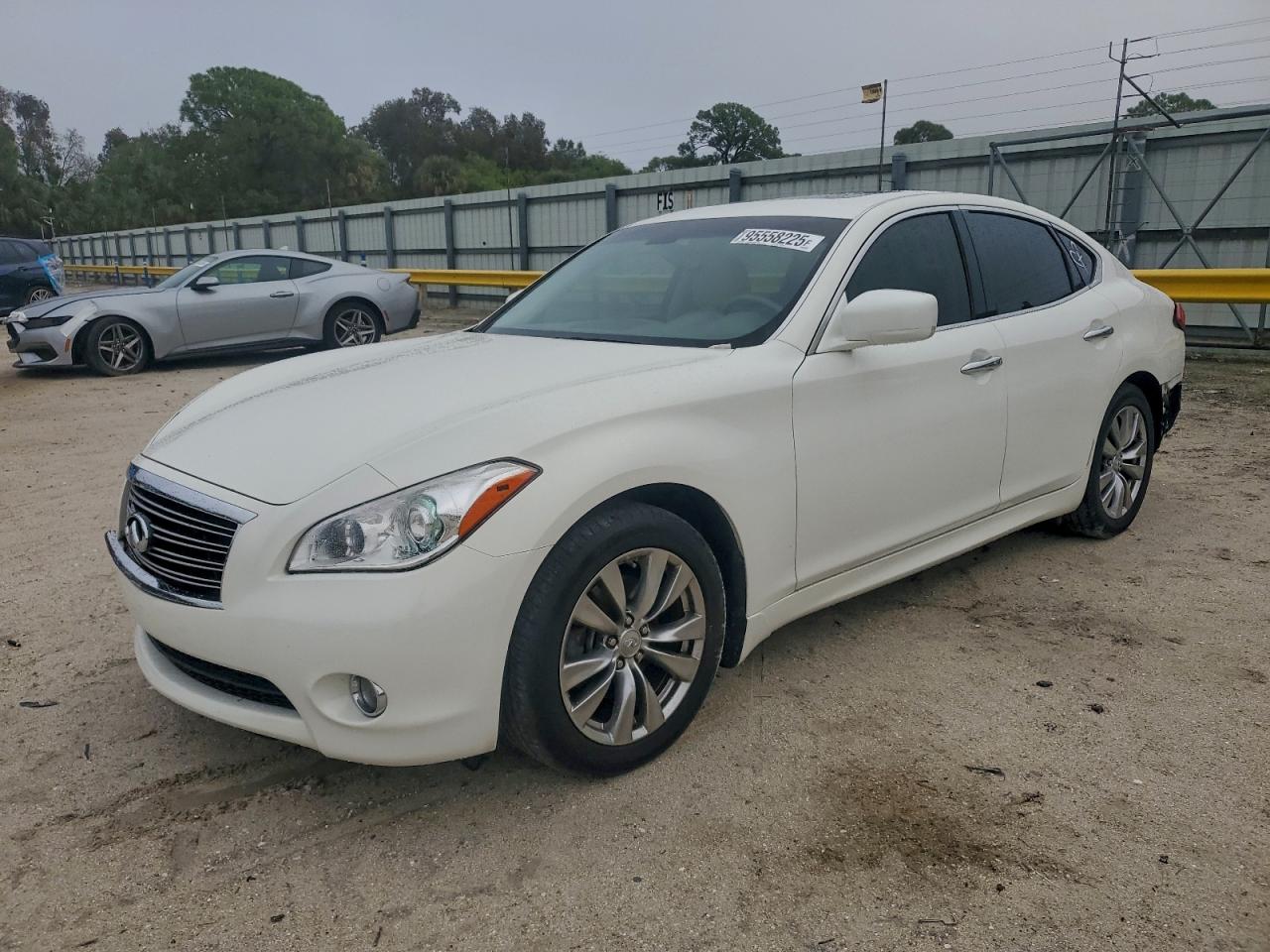 2013 Infiniti M37