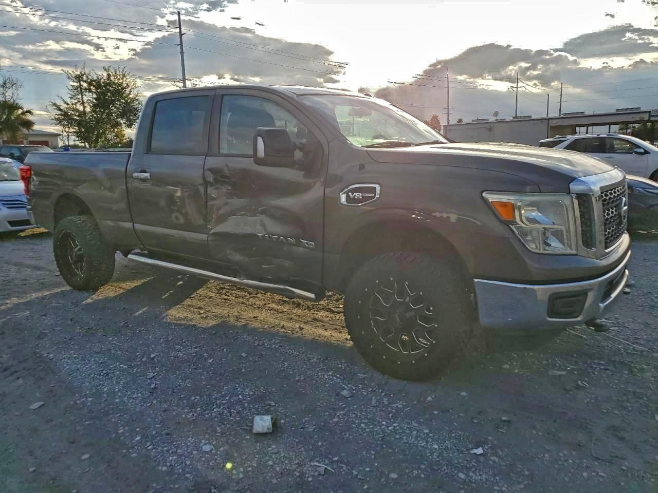 2017 Nissan Titan